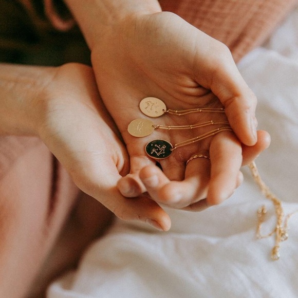 Aquarius Minimalist Star Zodiac Charm Necklace - Picture 10 of 13